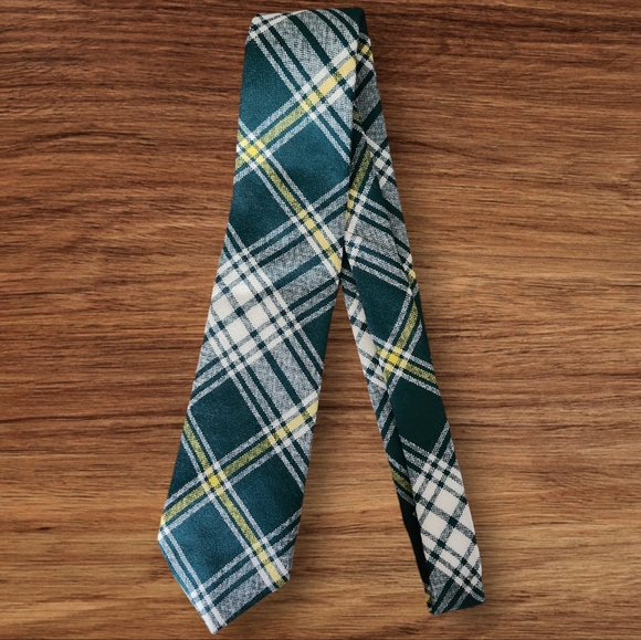 Ingles Buchan 100% Wool Cape Breton Tartan Green and Yellow Plaid Necktie. - Picture 3 of 5